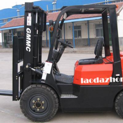 3噸-12噸的柴油叉車(chē)出租